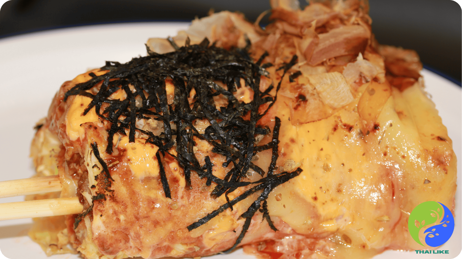 Okonomiyaki en un mercado tailandés